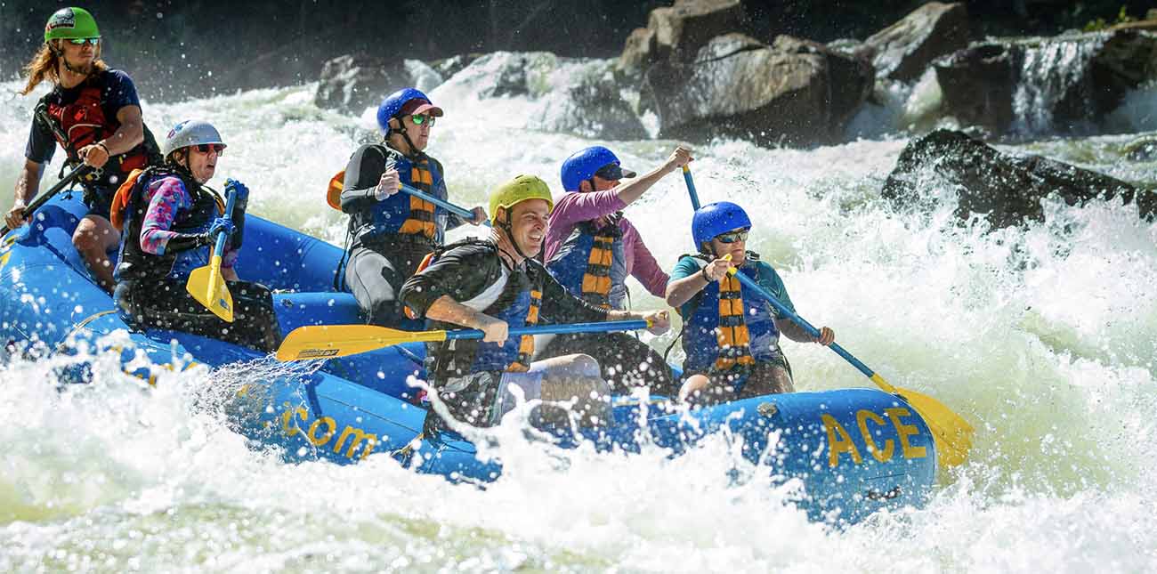 Class IV rapid, Iron Ring on the Upper Gauley River in West Virginia.