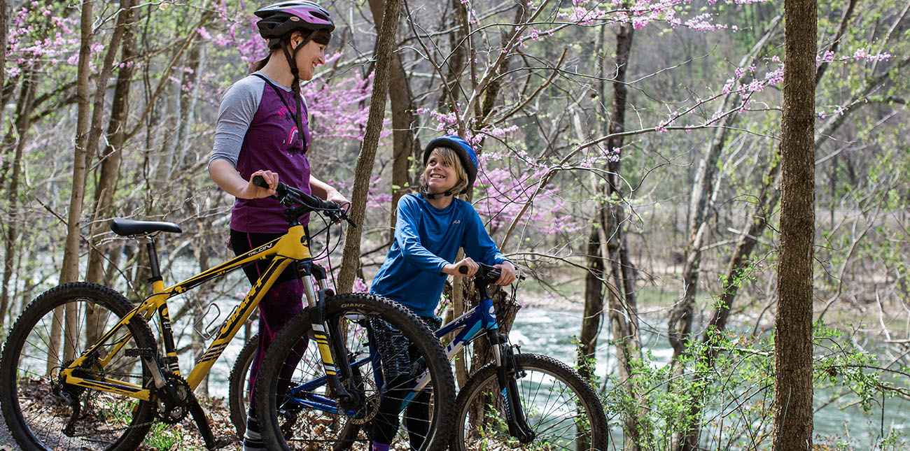 A mountain biking family rides the New River Gorge Southside Trail with ACE Adventure Resort.