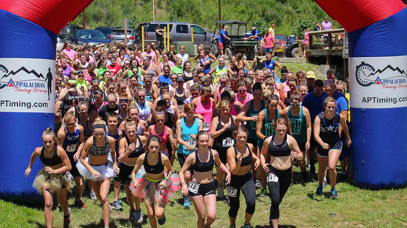 Guests beginning the Gritty Chix Mud Run