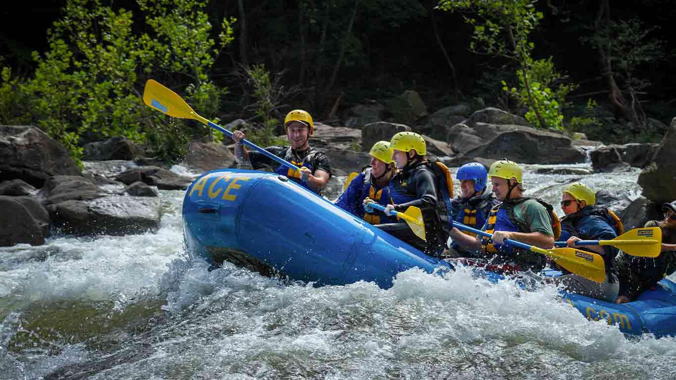 Group lower gauley river rafting during gauley season