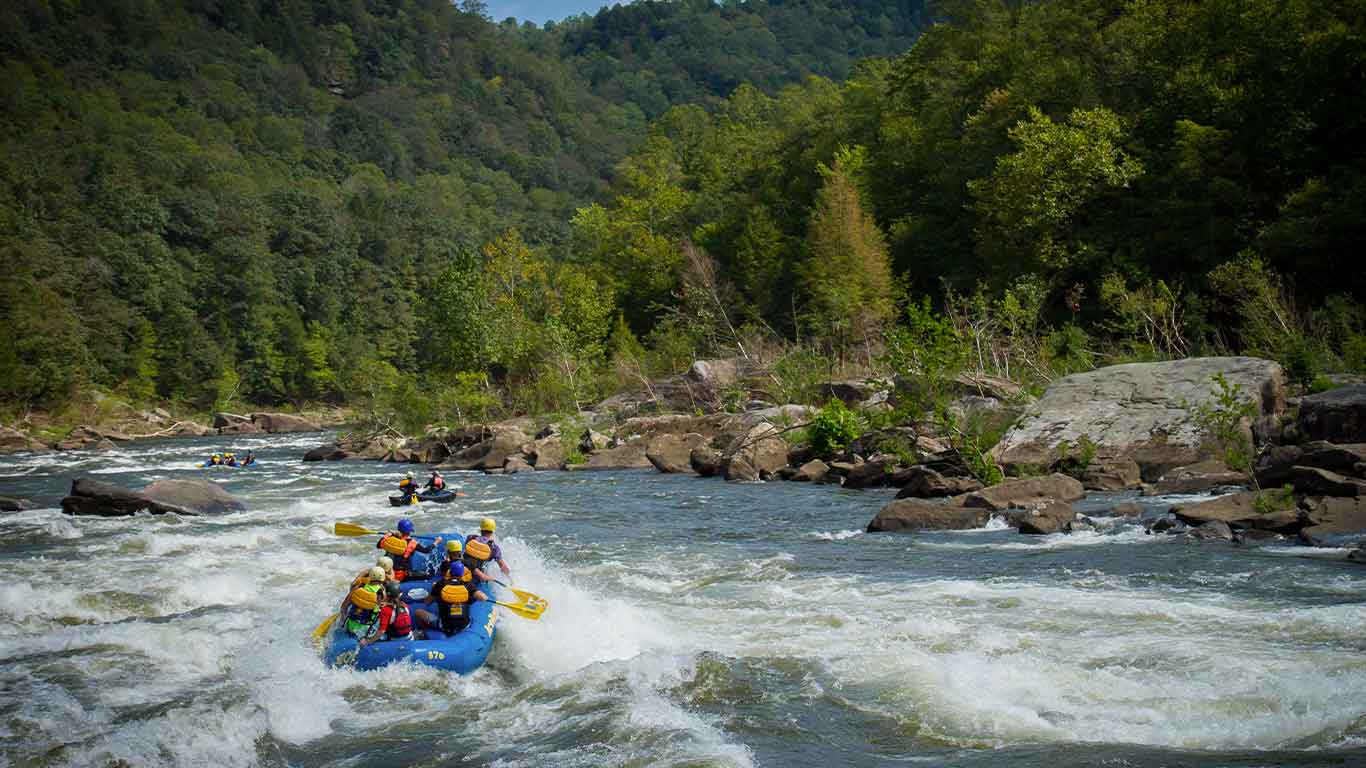 Group Lower Gauley river rafting with ACE Adventure Resort