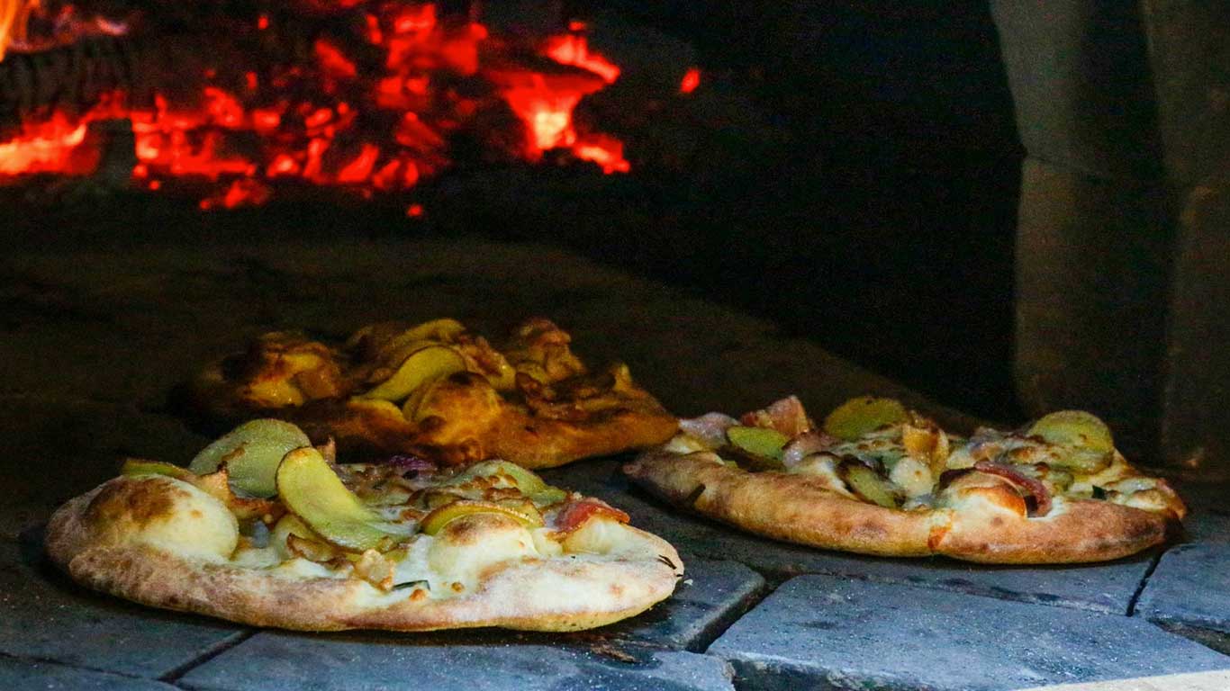 Ramp pizza cooking in the oven